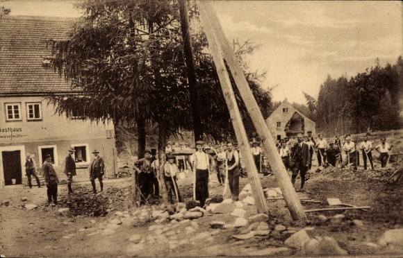 Ak Gottleuba Sachsen, Gasthaus zur Zwieselmühle, Aufräumarbeiten nach dem Unwetter 8.-9. Juli 1927