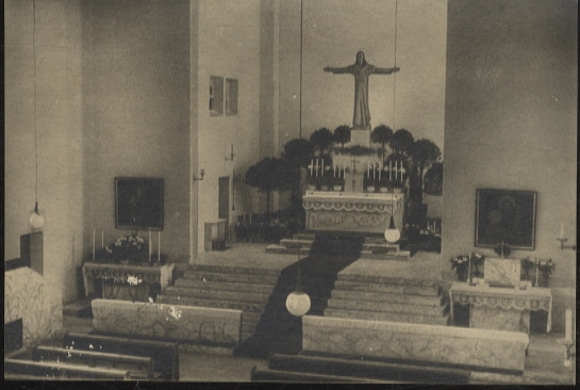 Original Foto Berlin Schmargendorf, Salvatorkirche, Innenansicht mit Blick zum Altar, um 1948