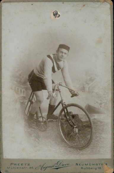 Kabinett Foto Preetz in Schleswig Holstein, Mann auf einem Fahrrad, Rennfahrer