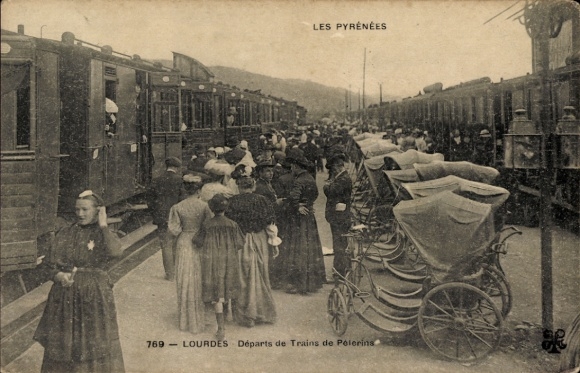 CPA Lourdes Hautes Pyrénées, Départs de Trains de Pèlerins