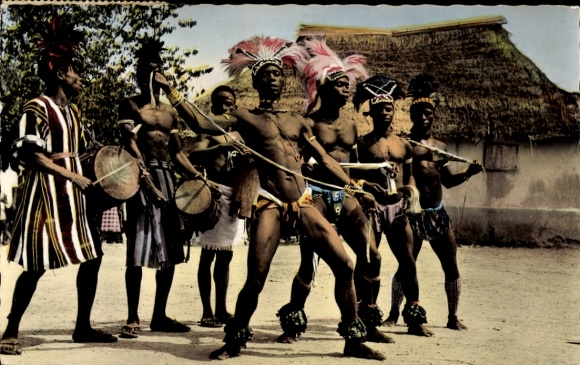 Ak Gruppe afrikanischer Tänzer