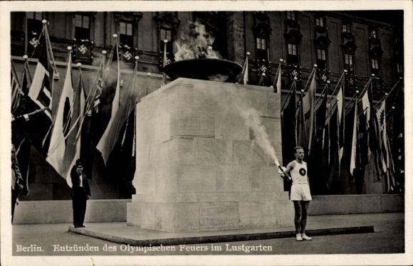 Ak Berlin Mitte, Entzünden des Olympischen Feuers im Lustgarten, Olympische Spiele 1936