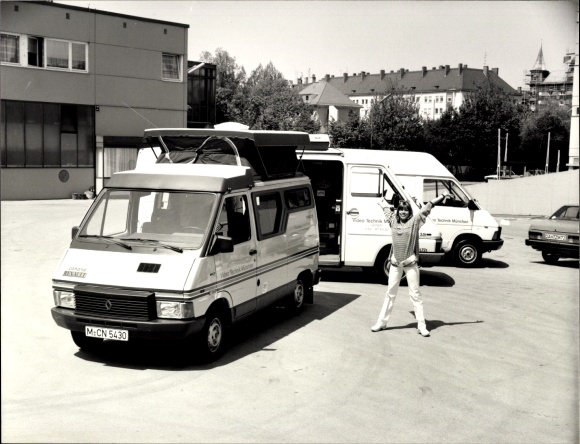 Foto Auto, Transportwagen VTR, Frau
