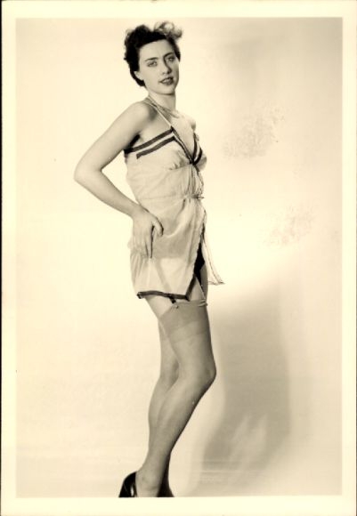 Foto Frau in Unterwäsche, Strumpfhalter