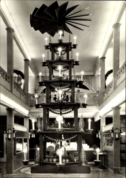 Ak Seiffen im Erzgebirge, große Pyramide, Spielzeugmuseum