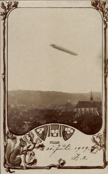 Passepartout Ak Zeppelin über einer Stadt, Eichhörnchen