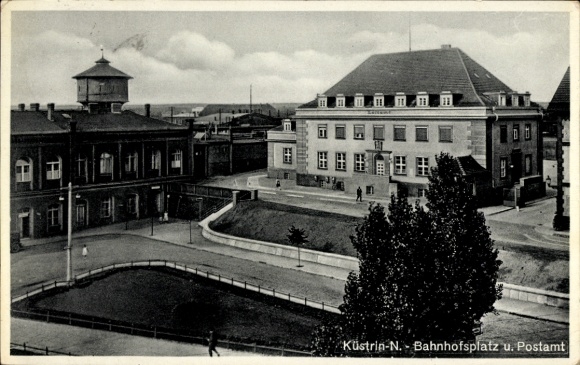 Ak Kostrzyn nad Odrą Cüstrin Küstrin Ostbrandenburg, Bahnhofsplatz, Post