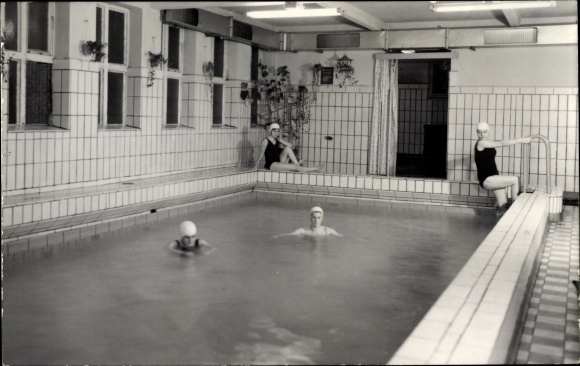 Foto Krippen Bad Schandau Sächsische Schweiz, Lehrschwimmbad, Frauen in Badeanzügen