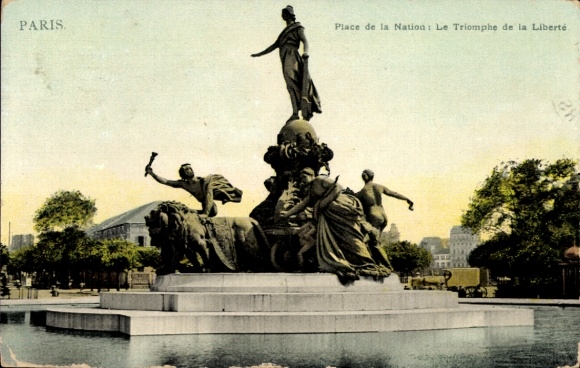 CPA Paris XII, Place de la Nation, Le Triomphe de la Liberté