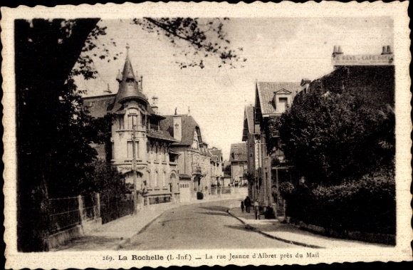 Ak La Rochelle Charente Maritime,  rue Jeanne d'Albret, Straßenansicht,  Gebäude