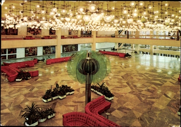 Ak Berlin Mitte, Palast der Republik, Hauptfoyer mit Gläserner Blume, Galerie