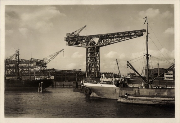 Ak Hamburg, Kran in der Werft, Schiffe