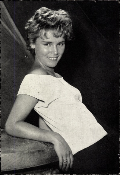 Ak Schauspielerin Susanne Cramer, Portrait