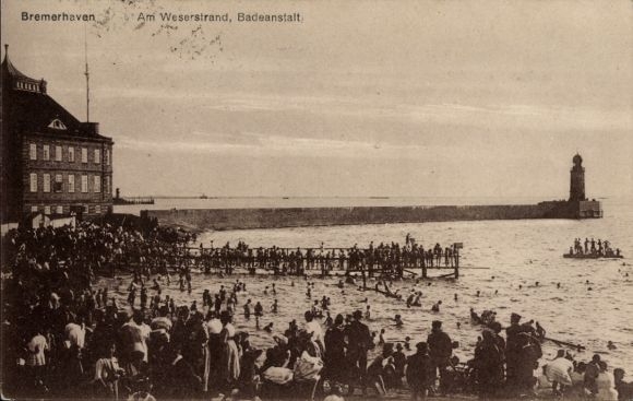 Ak Bremerhaven, Badeanstalt, Weserstrand, viele Menschen am Wasser, Pier, Leuchtturm