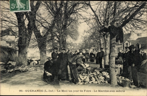 CPA Guérande Loire Atlantique, Le Mail un jour de Foire, Le Marché aux sabots