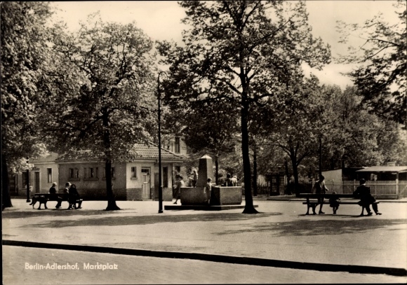 Ak Berlin Treptow Adlershof, Marktplatz mit Brunnen