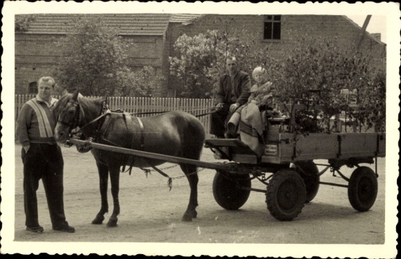 Foto Meinsdorf, Pferdefuhrwerk von Karl Jacob, geschmückt