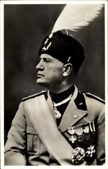 Ak Benito Mussolini, Portrait, Uniform, Duce del Fascismo | 10882670