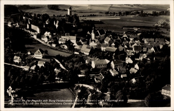Ak Neuhaus an der Pegnitz Mittelfranken, Luftaufnahme von  Burg Veldenstein, Flugzeugaufnahme