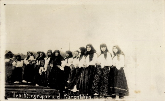 Foto Ak Trachtengruppe aus den Karpaten, Siebenbürgen