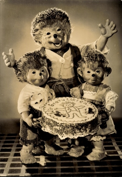 Ak Wir gratulieren, Mecki der Igel, Igelkinder, Kuchen