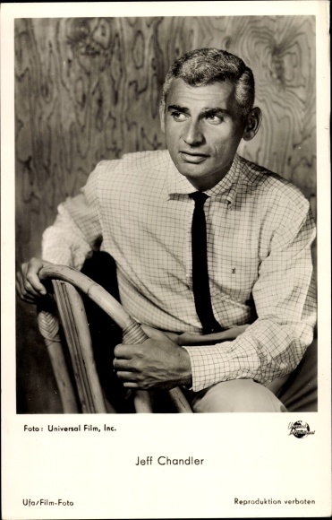 Ak Schauspieler Jeff Chandler, Portrait, Film Klar Schiff zum Gefecht