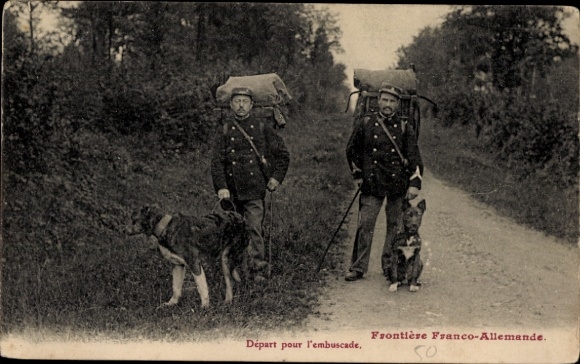 Ak Zollbeamte mit Gepäcke, Aufbruch zum Hinterhalt, Deutsch Französische Grenze
