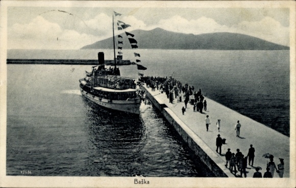Ak Baška Kroatien, Ausflugsdampfer legt am Kai an