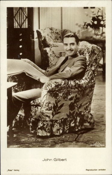 Ak Schauspieler John Gilbert, Portrait, Sessel
