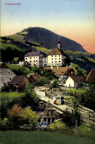 Ak Donnersbach Steiermark, Landschaft mit Bergen, Dorfansicht, Brücke, Menschen