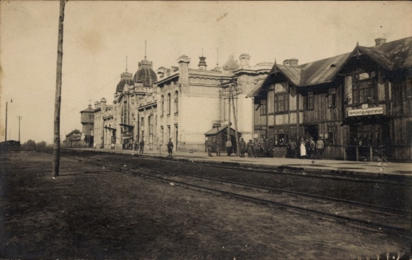 Foto Ak Kowel Ukraine, Bahnhof, Gleisseite