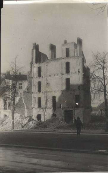 Original Foto Berlin Pankow, zerstörtes Sparkassengebäude, um 1945/46