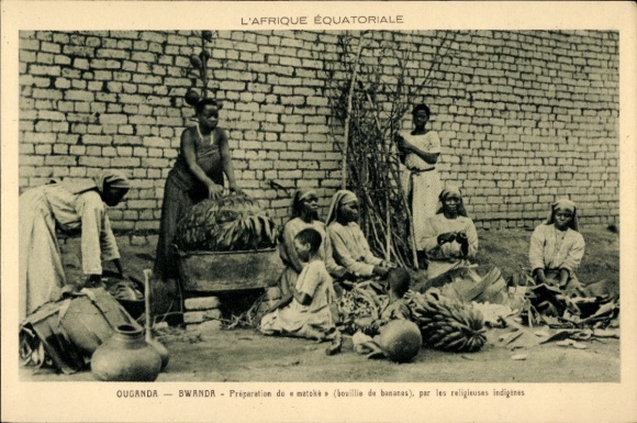 Ak Bwana Uganda, Zubereitung von Matoke (Bananenbrei) durch einheimische Nonnen