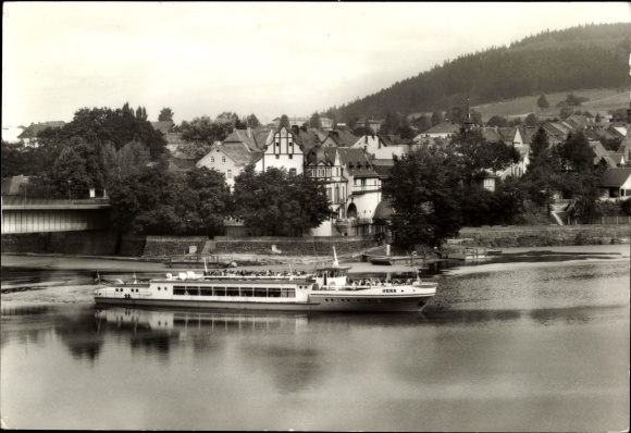 Ak Saalburg in Thüringen, Ausflugsschiff, Blick auf den Ort, Brücke