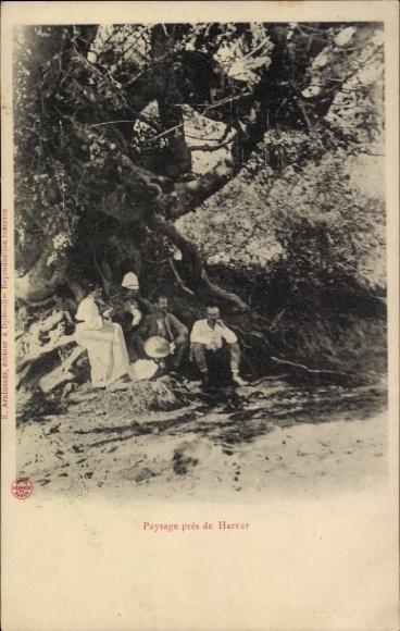 Ak Harrar Harar Äthiopien, Landschaft bei  Menschen unter einem Baum, Schwarz-Weiß-Foto