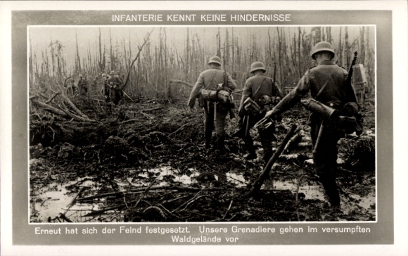 Ak Deutsche Wehrmacht, Infanterie kennt keine Hindernisse, Grenadiere gehen im Sumpfgelände vor