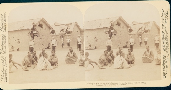 Stereo Foto Tianjin Tientsin China, Schlacht, Eisenbahnstation nach dem Bombardement