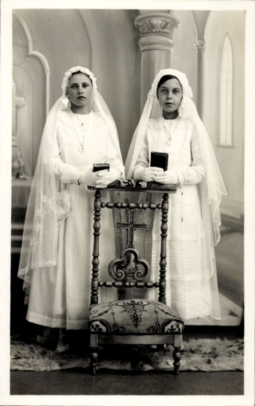 Foto Ak Zwei Mädchen in weißem Kleid, Portrait, Kommunion