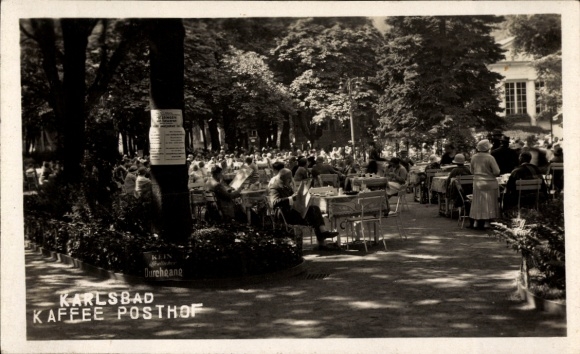 Foto Ak Karlovy Vary Karlsbad Stadt, Kaffee Posthof, Gartenpartie