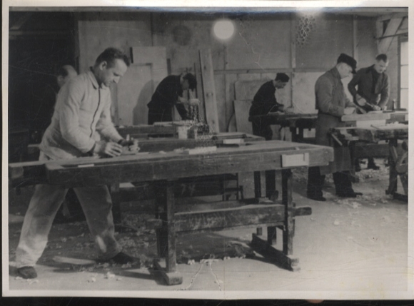 Original Foto Berlin Weißensee, Langhansstraße 64, Tischlerei Springer, um 1948