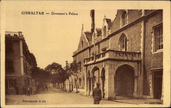 Ak Gibraltar,  Governor's Palace, Straße, Bäume, Soldat