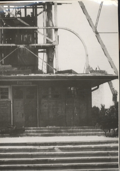 Original Foto Berlin Charlottenburg, am Fuß des Funkturms, um 1947