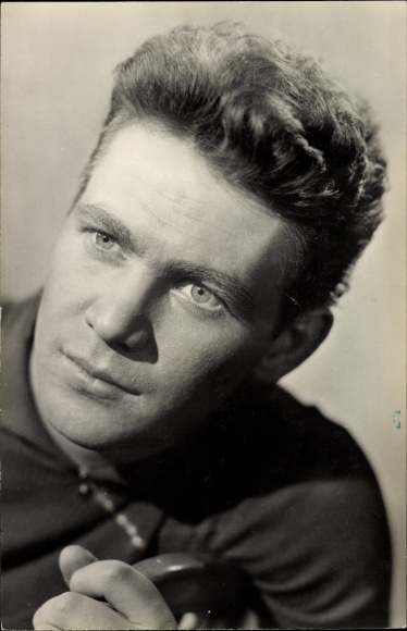 Ak Schauspieler Ulrich Thein, DEFA Film, Berliner Romanze, Hotelboy Ed Martin