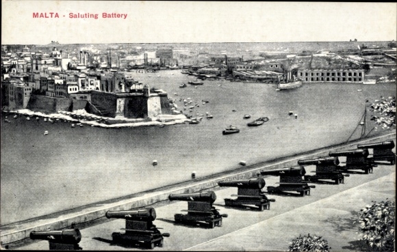 Ak Valletta Malta, Saluting Battery,  Küstenansicht, Kanonen, Hafen, Schiffe